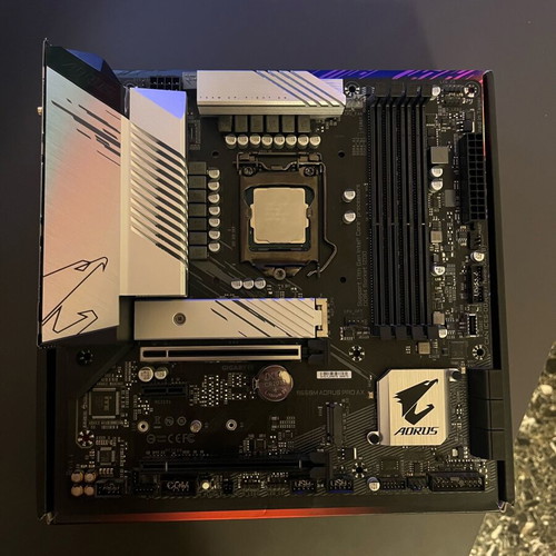 Gigabyte B560M Aorus Pro AX motherboard and Intel Core i3-10100 set used