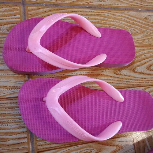 Olaian pink flip flops used size 27-28