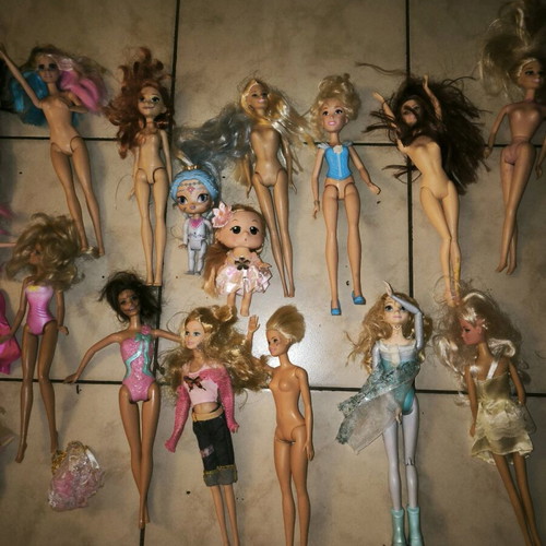 Barbie dolls used, pack of 21 assorted