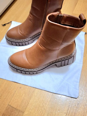 Only Brown Tampa Boots Size 40 Used, Elastic Slightly Worn