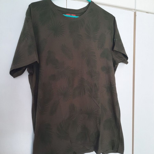 Greenwood T-Shirt with floral pattern XL like new, black and green
