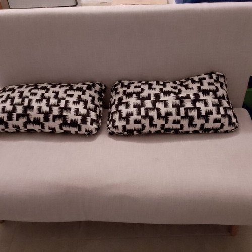 Two-seater sofa like new, foldable, 140x80 cm with pillows