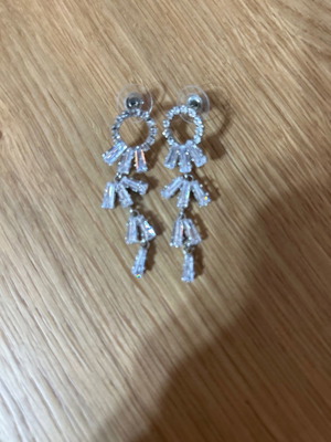 Earrings new that do not tarnish