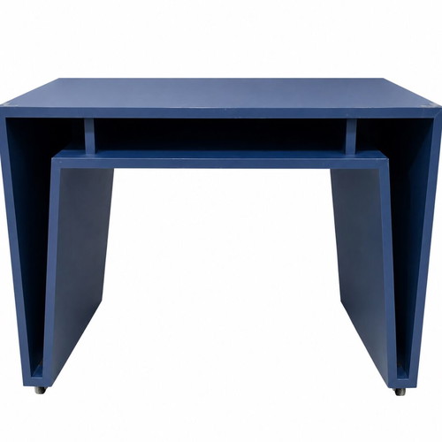 Children's desk like new with wheels 77cmx54cm