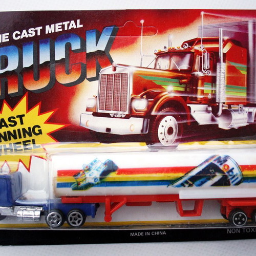 Vintage die cast metal trucks 3 pieces with sliding Mobil new