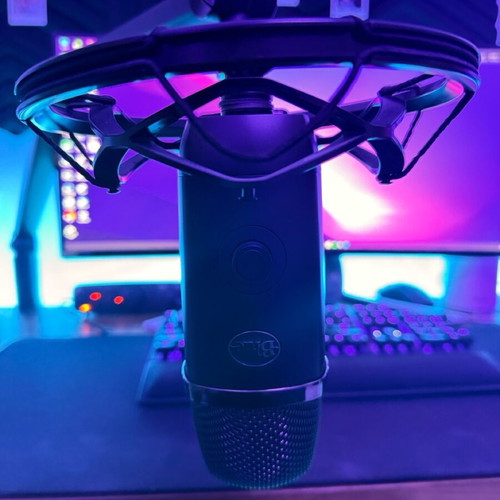 Blue Yeti X condenser microphone like new with bonus Boom Arm