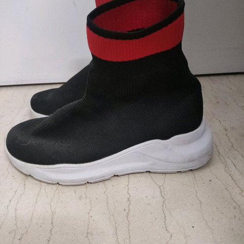 Athletic sock shoes like new, size 37, black and red