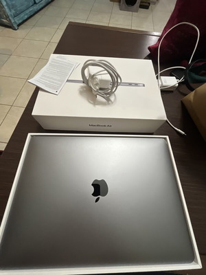 Apple MacBook Air 13.3" M1 (2020) with broken screen