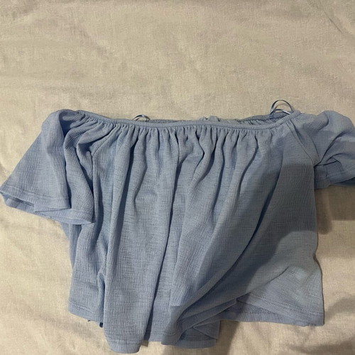 Bershka top like new with off-shoulder design, size XS