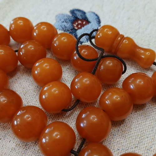 Mastic Worry Beads used, bakelite, vintage metal details