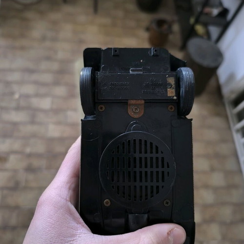 Decorative metal car used with speaker and 9volt battery