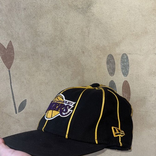 Lakers cap like new