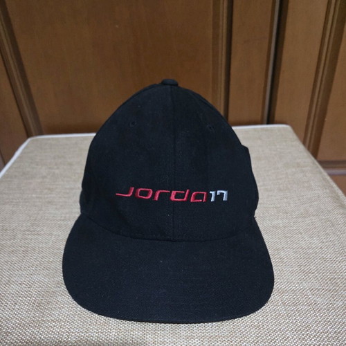 Jordan 17 Cap 2001 like new, black, size M
