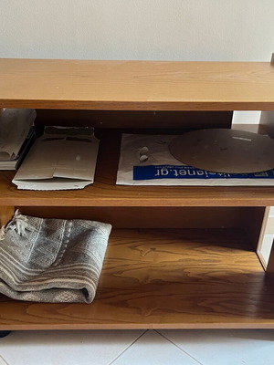 Sideboard TV / HiFi Silvestridis like new with wheels