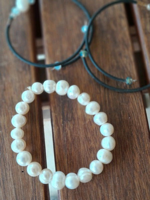 Bracelets new, pack of 3 with natural pearls