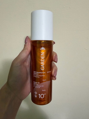 Λάδι μαυρίσματος Garden καινούργιο με SPF 10 και ιριδίζοντα σωματίδια