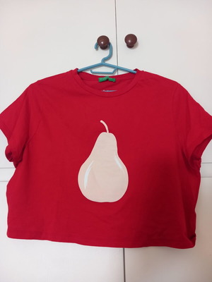 Benetton Cropped T-shirt Like New, Red, Size M