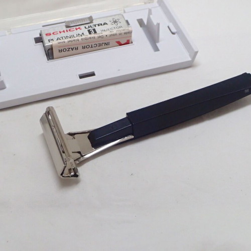 Schick Injector Type L1 Razor with Black Handle and Case like new