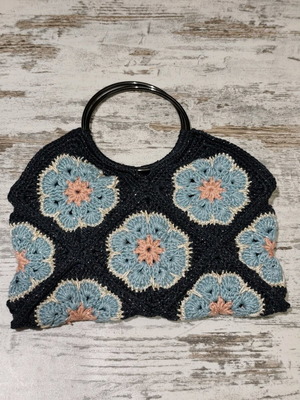 Χειροποίητη πλεκτή τσάντα καινούργια με μεταλλικά κυκλικά χερούλια μπλε και ροζ