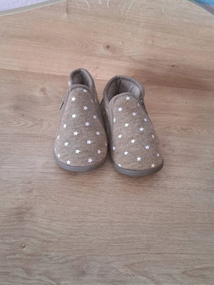 La Redoute Collections Kids' Slippers Size 24 Like New Beige with Stars
