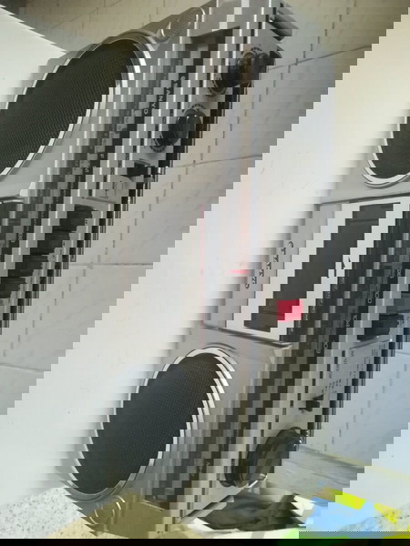 Ρετρο ραδιοκασετοφωνο δεκαετιας 80 SANYO. Το κασετοφωνο χρήζει επισκευής.