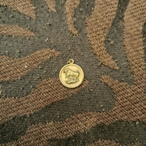 Vintage Taurus pendant silver 925 like new