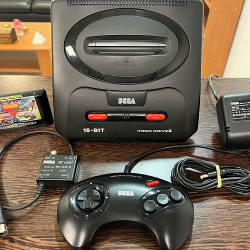 Sega Mega Drive II 16-BIT console like new complete set