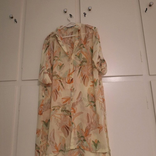 Multicolored long transparent shirt like new, ideal for beachwear
