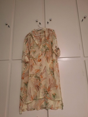 Multicolored long transparent shirt like new, ideal for beachwear