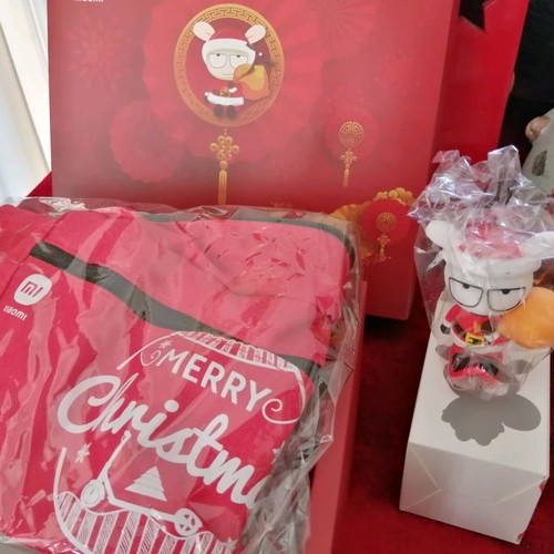 Xiaomi Christmas gift set new with waist bag and decorative figure