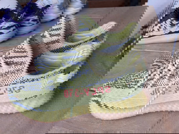 Adidas yeezy frozen yellow