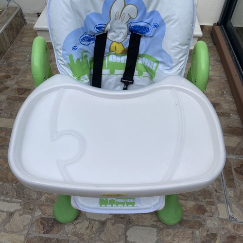 Child high chair for feeding