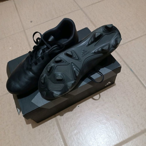 Adidas Predator Accuracy kids football shoes size 38 like new