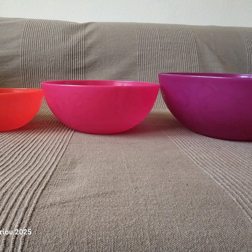 Kitchen bowls like new, set of 3 sizes