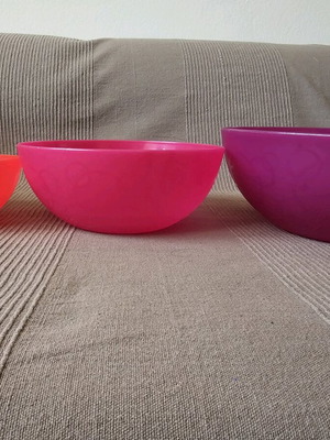 Kitchen bowls like new, set of 3 sizes