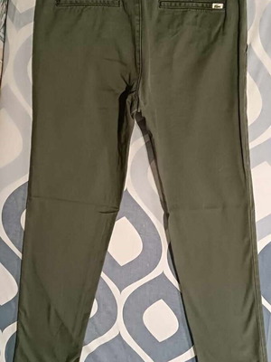 Lacoste παντελόνι λαδί-χακί μέγεθος 34 καινούργιο