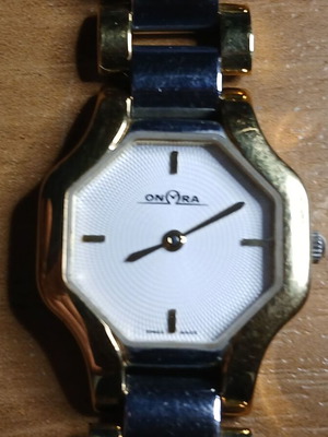 Vintage Onora wristwatch like new, gold women's