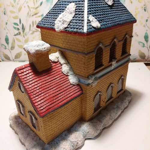 Christmas decorative house like new, lights need new batteries