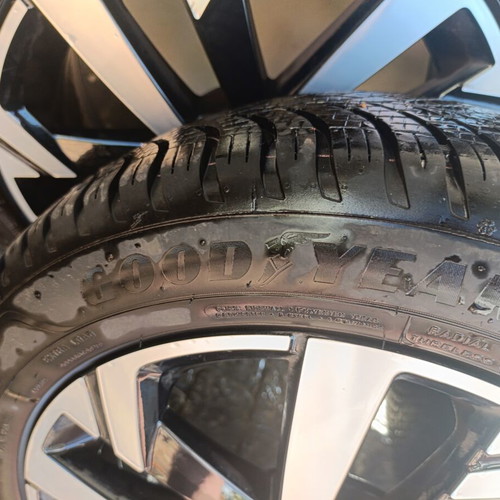Volkswagen Polo Highline genuine wheel tires like new