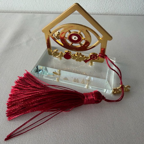 Tabletop house charm in plexiglass like new