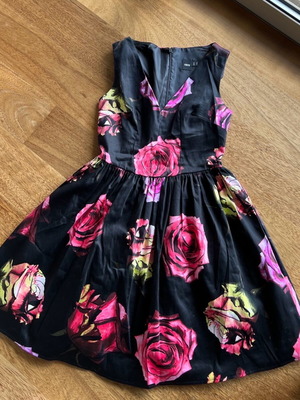 ASOS women's dress with floral print, like new, size S