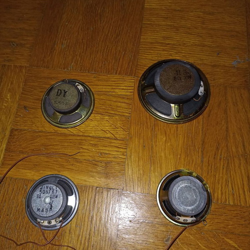 Speakers set of 4 used, different sizes and volumes