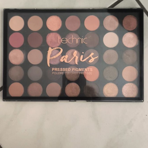 Technic Paris pressed pigments eyeshadow palette used