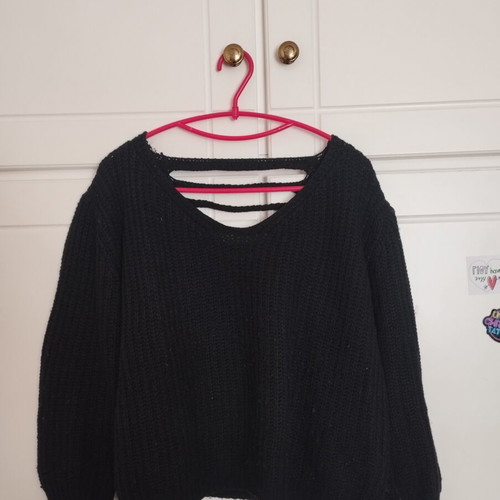 Black crop sweater used, size L