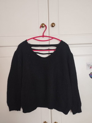 Black crop sweater used, size L