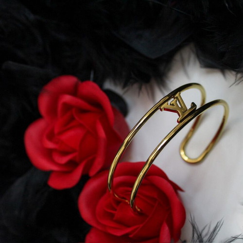 Open Gold-Plated V Cuff Bracelet like new, adjustable