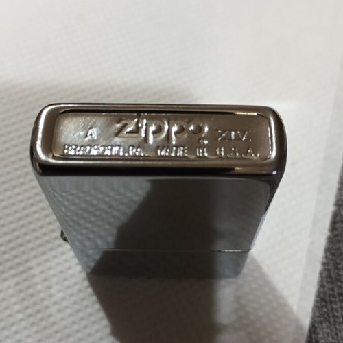 Αναπτήρας βενζίνης Zippo με έμβλημα ΕΛΕΥΘΕΡΟΝ ΤΟ ΕΜΨΥΧΟΝ καινούργιος