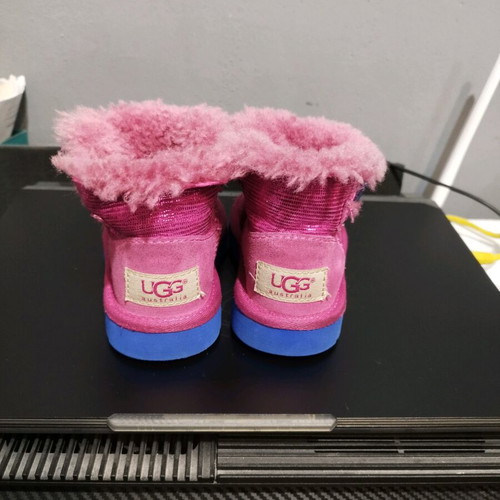 UGG Australia Kids Mini Bailey Button Lizard boots used, size 22.5