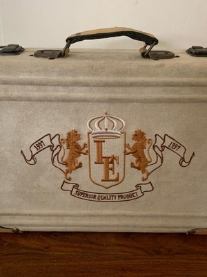 Vintage Dekor suitcase like new 25x40