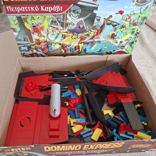 Domino Express Pirate Ship game like new with 250 dominoes